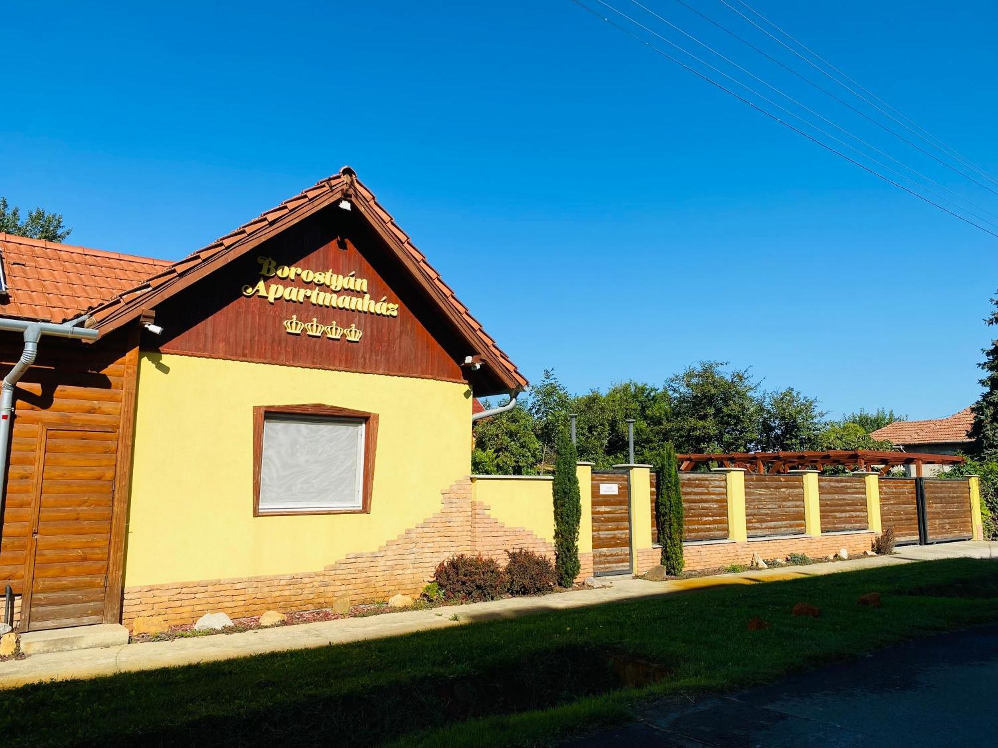Borostyan Apartmanhaz Morahalom Bagian luar foto